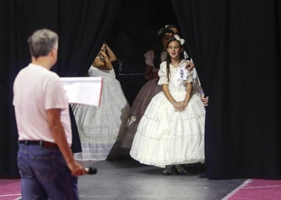 Imagen secundaria 1 - Desfile de infantiles y acceso de candidatas al escenario. 