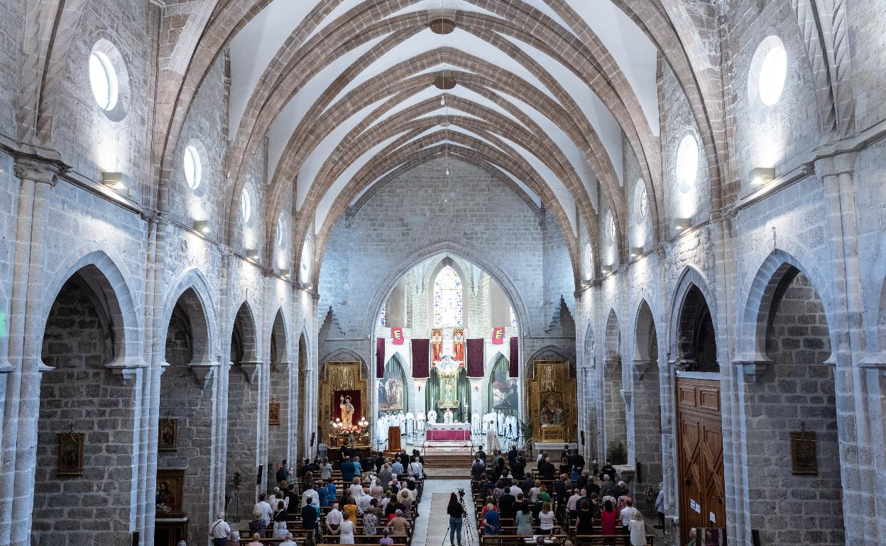 Celebración de una misa en la Colegiata de Gandia. 