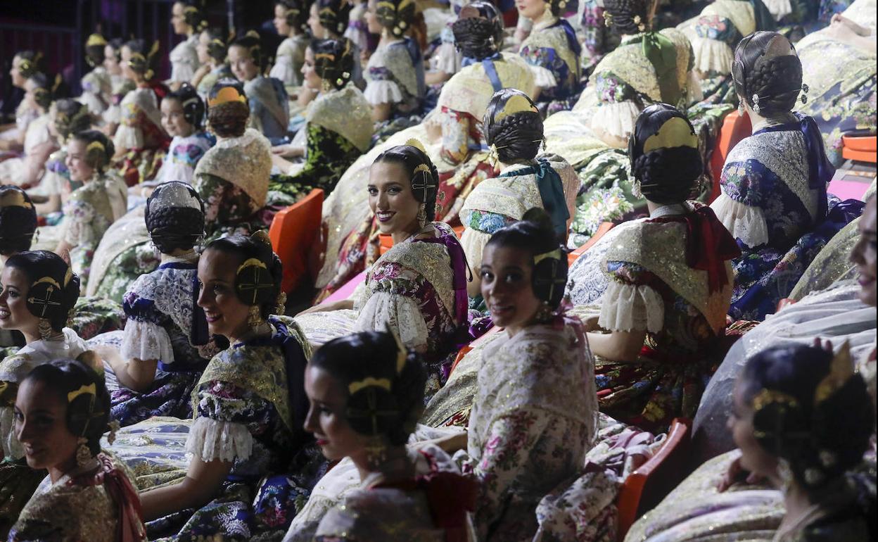 El evento en La Fonteta, con las candidatas arropadas por sus comisiones.