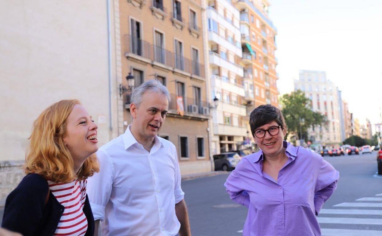 Lilith Verstrynge, Héctor Illueca y Pilar Lima, antes del acto en Valencia 