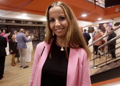 Imagen secundaria 1 - Consuelo Llobell y Carla García; abajo, Lucía Andrés Zarapico y Carles Genís y Iñaki Espeleta, de la Junta Mayor de la Semana Santa Marinera de Valencia. 