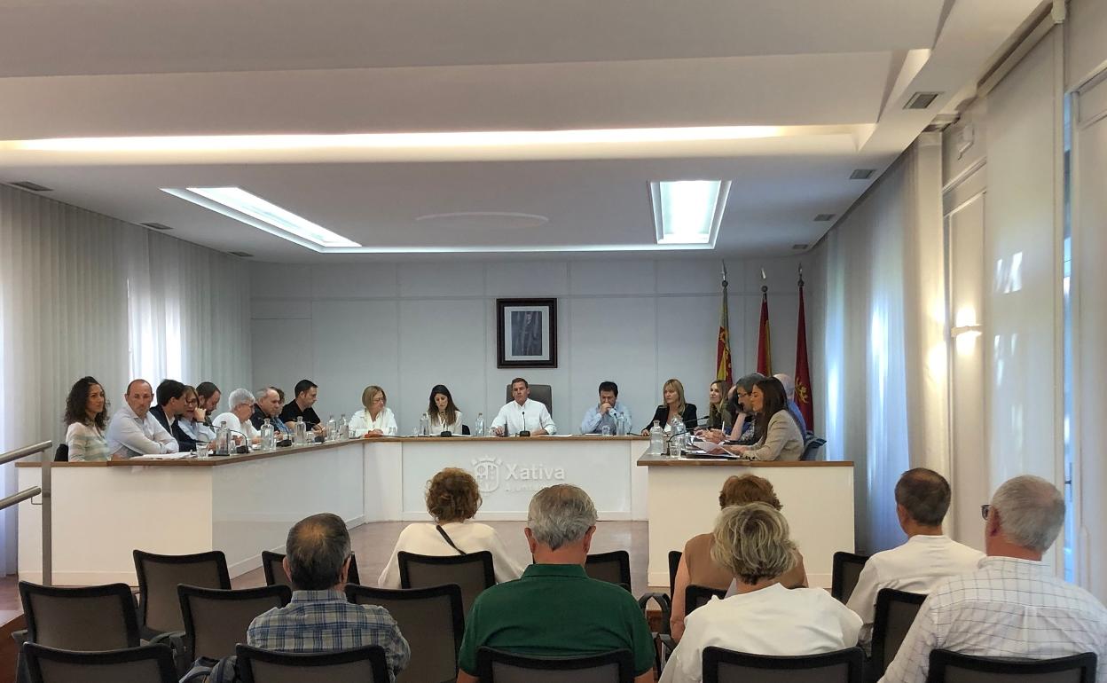 Momento del pleno municipal de este sábado en el Ayuntamiento de Xàtiva. 