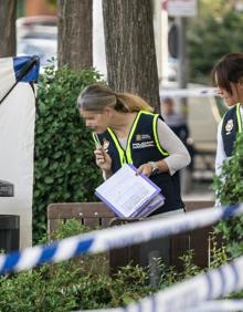 Imagen secundaria 2 - Agentes de Policía Nacional obtienen pruebas y huellas en las inmediaciones de la discoteca 'Caña Brava'.