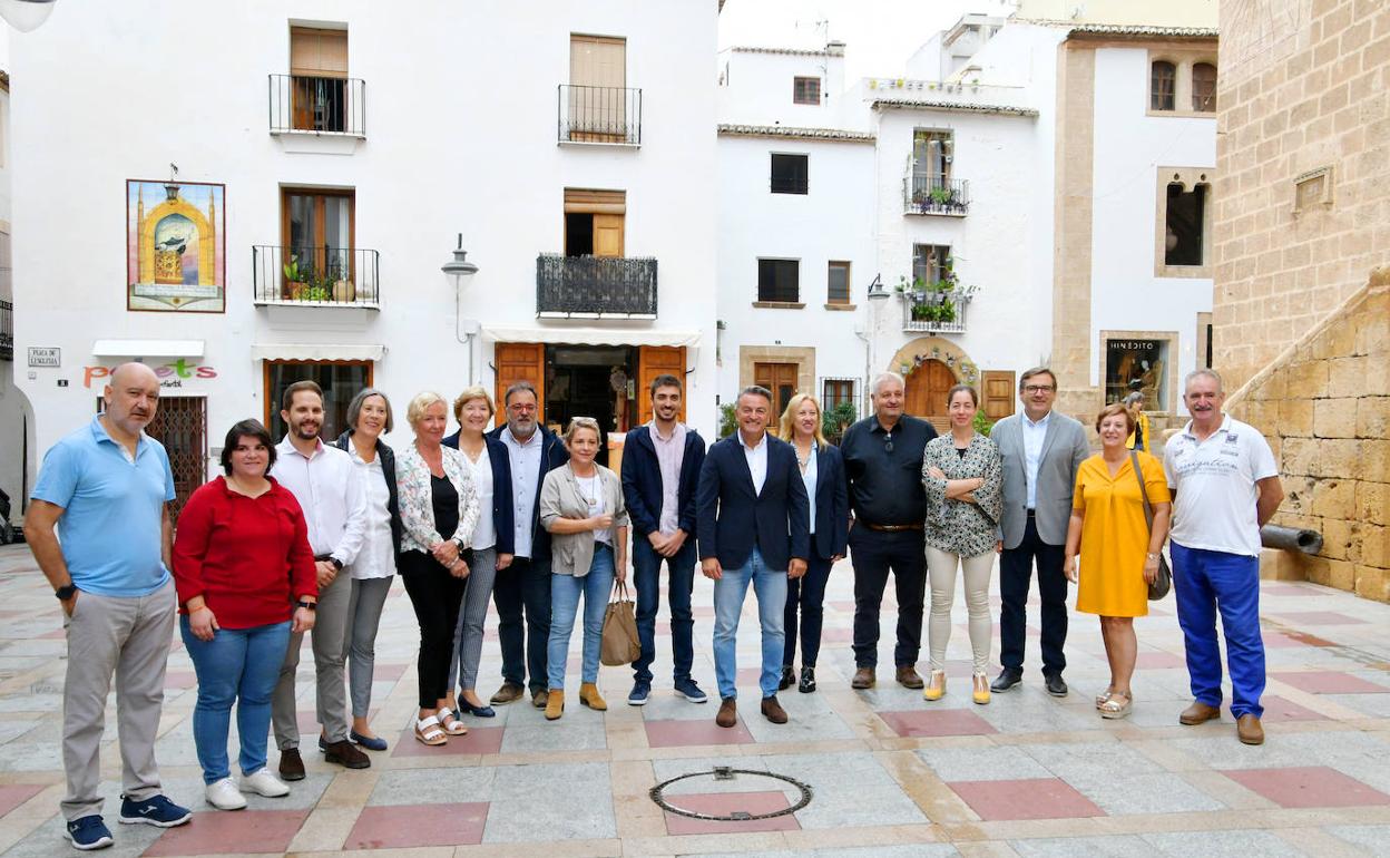 Chulvi junto a ediles de sus tres mandatos como alcalde de Xàbia. 