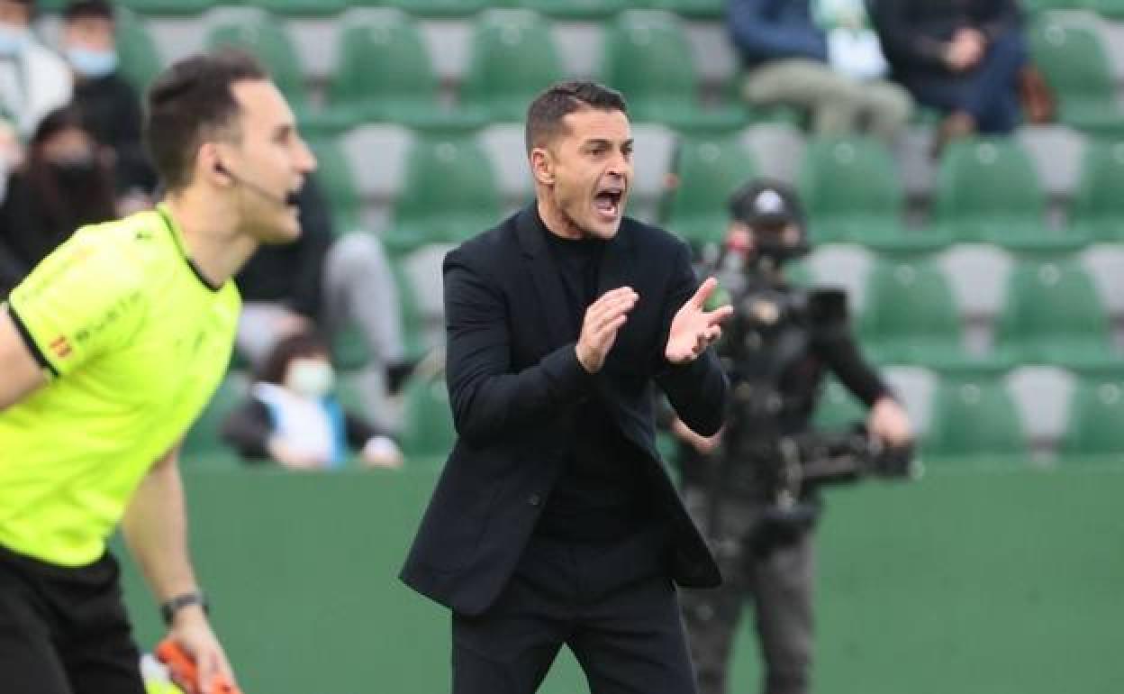 Francisco, durante un partido de liga en el Martínez Valero. 