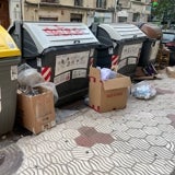 Cajas de cartón , en el suelo, en la calle Jorge Juan. 