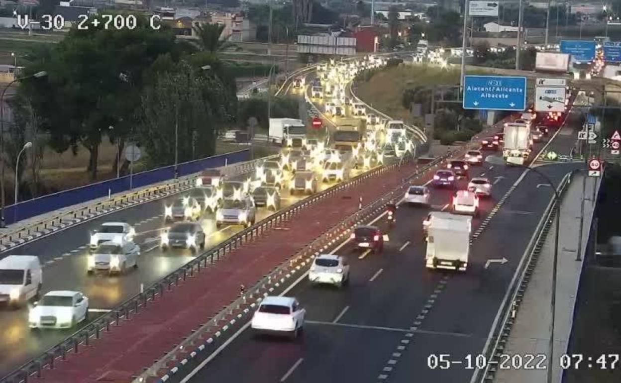 Vista de la V-30 en la mañana de este miércoles