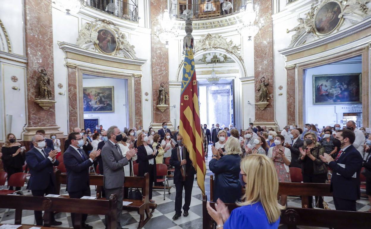 Te Deum celebrado el pasado año, con la Senyera de Lo Rat Penat. 