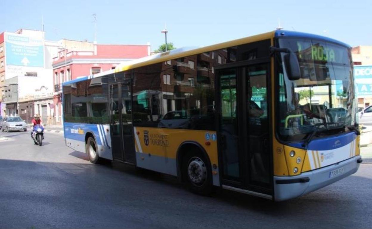 Un autobús del transporte público municipal. 