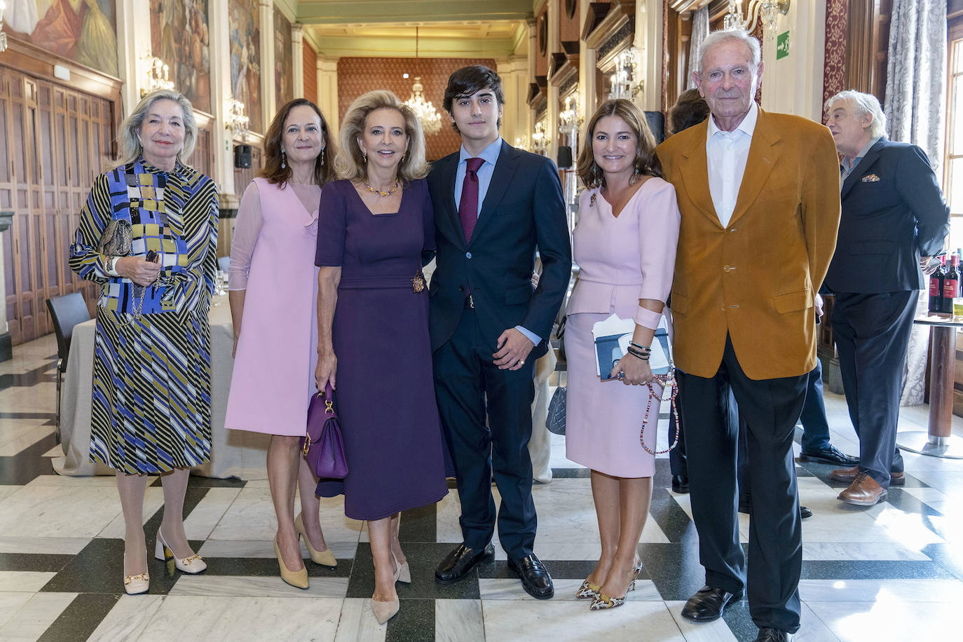 Blanca Martí, Irina Manglano, Mayrén Beneyto, uno de los nietos de Mayrén, Ángela Pla y el doctor Murgui.