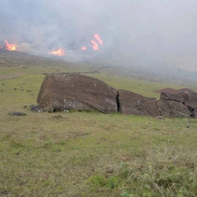 Fotos: Las llamas calcinan decenas de moái en Isla de Pascua