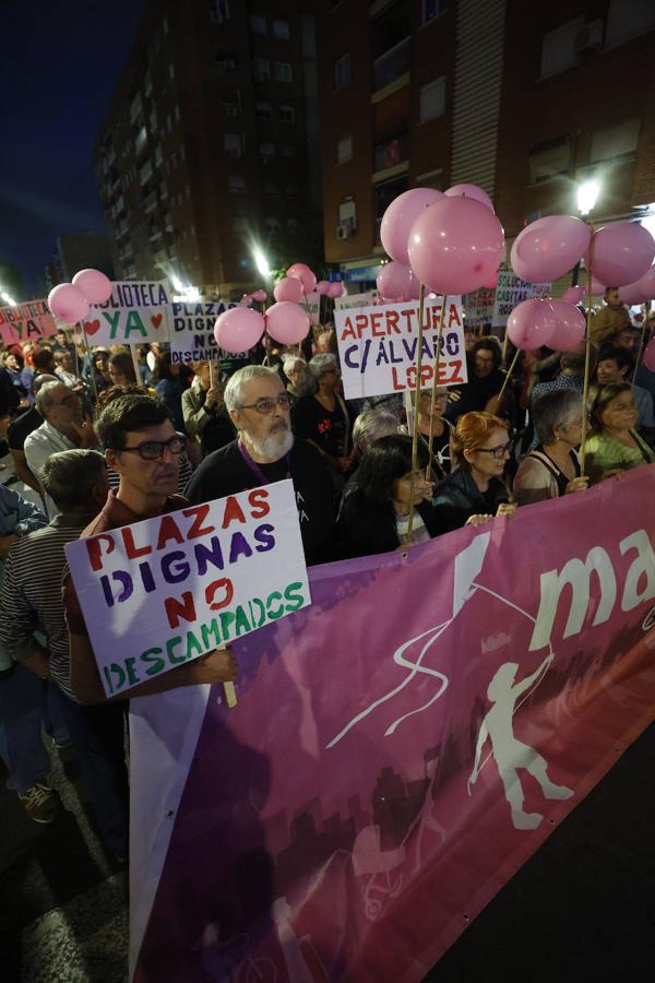 Fotos: Manifestación en La Malvarrosa contra la degradación del barrio