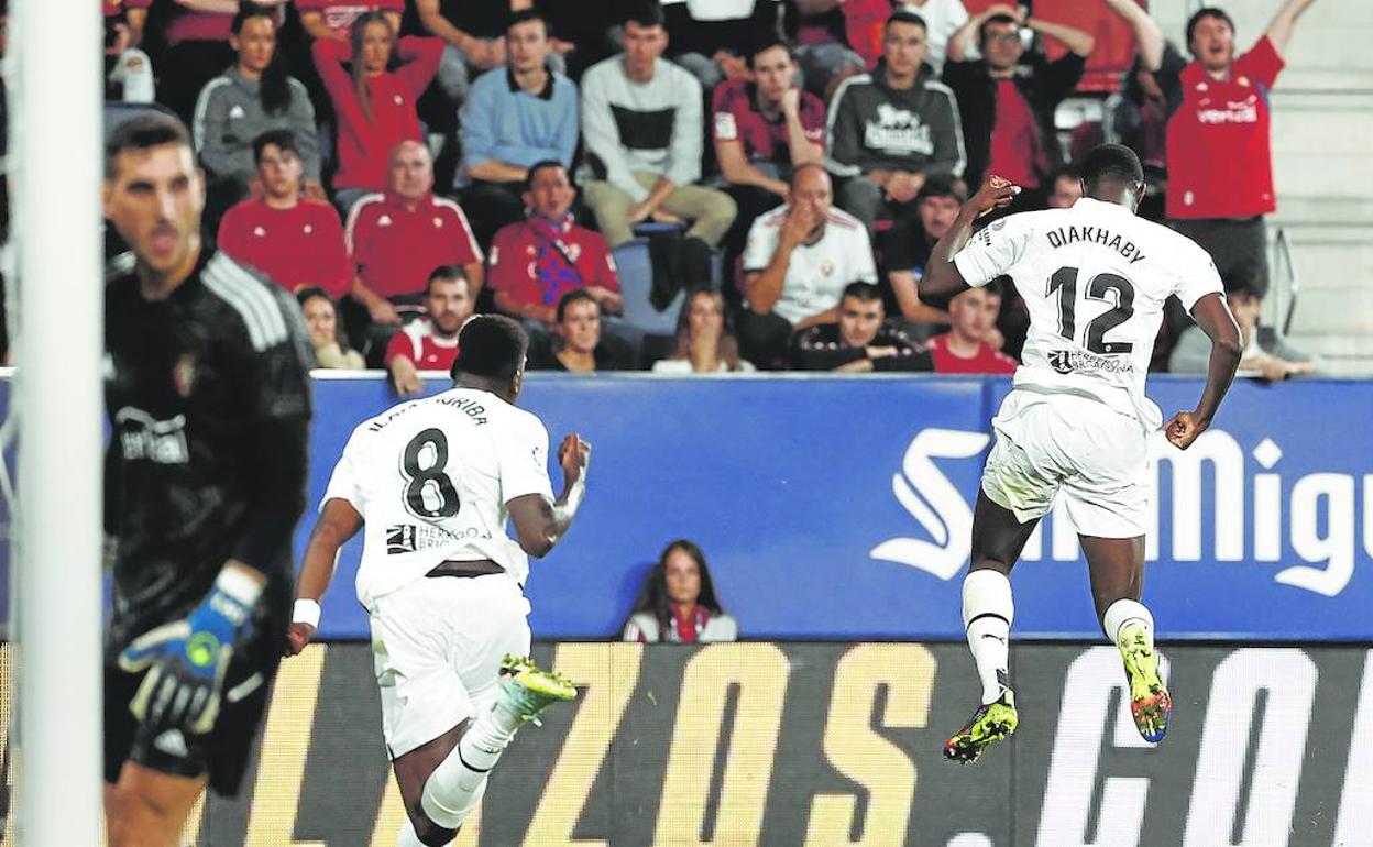 Diakhaby celebra su gol frente al Osasuna que supuso el 0-2. 