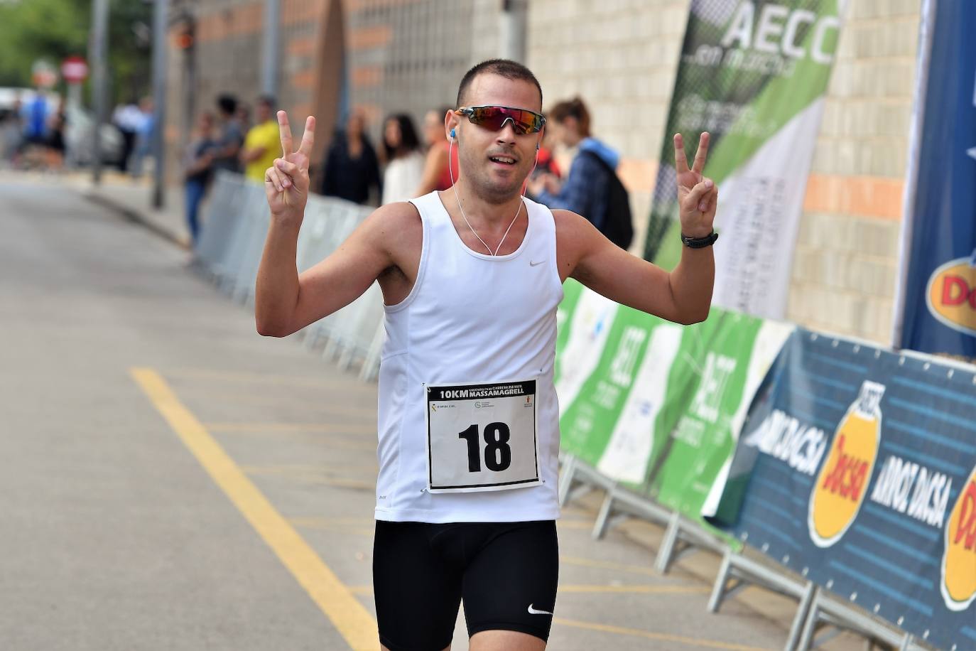 Los corredores en la 10K de Massamagrell.