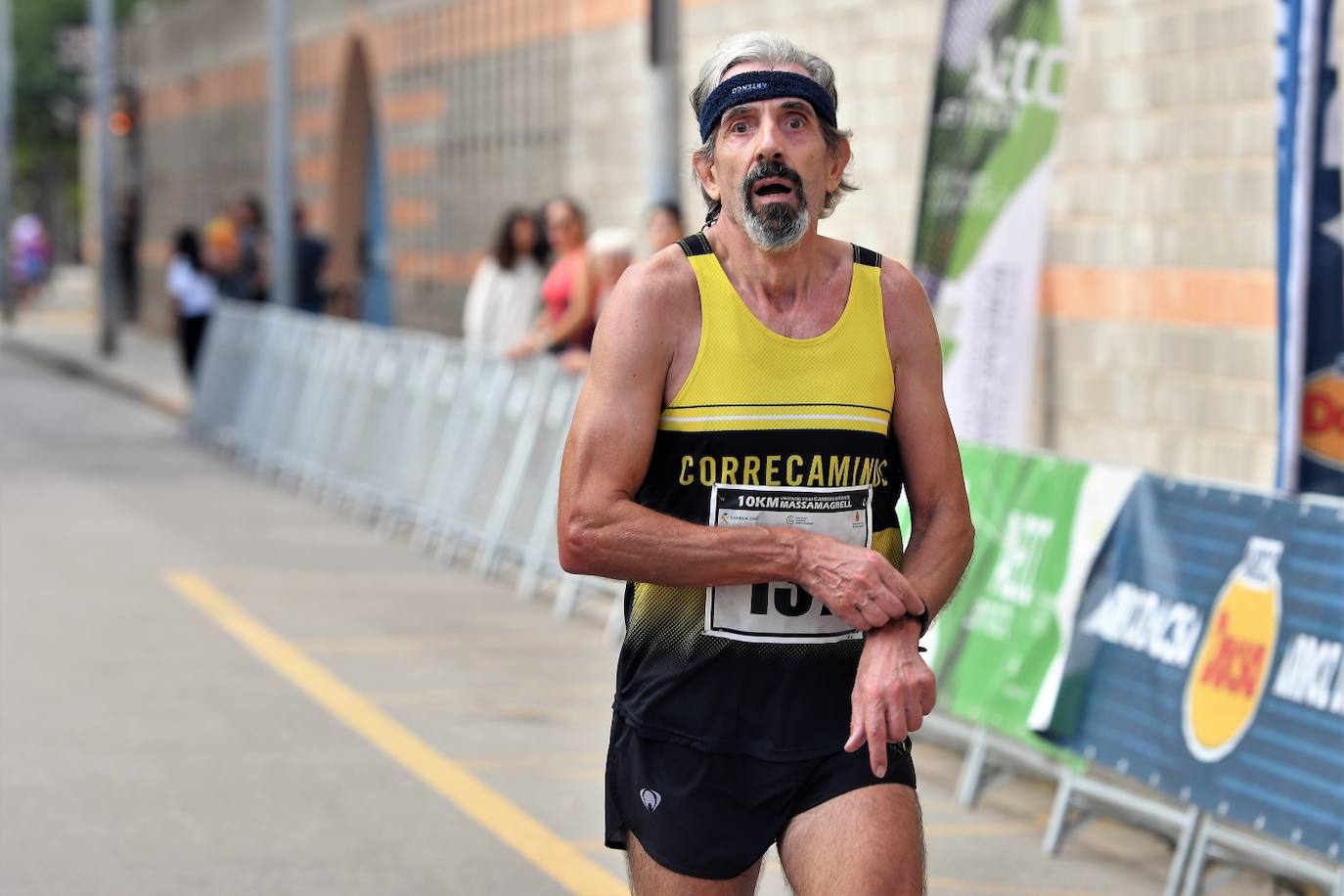 Los corredores en la 10K de Massamagrell.