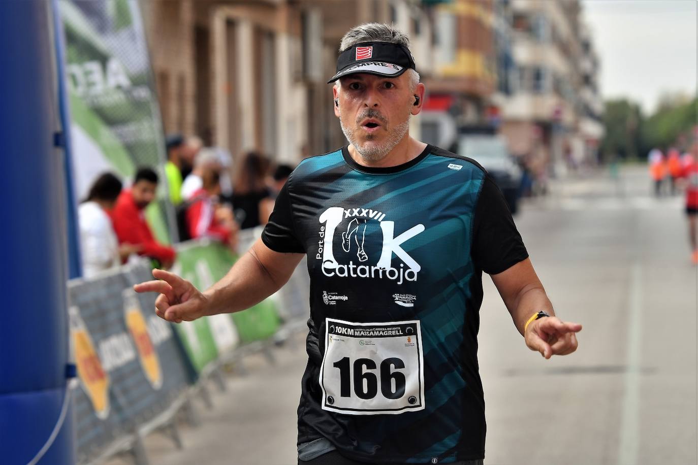 Los corredores en la 10K de Massamagrell.