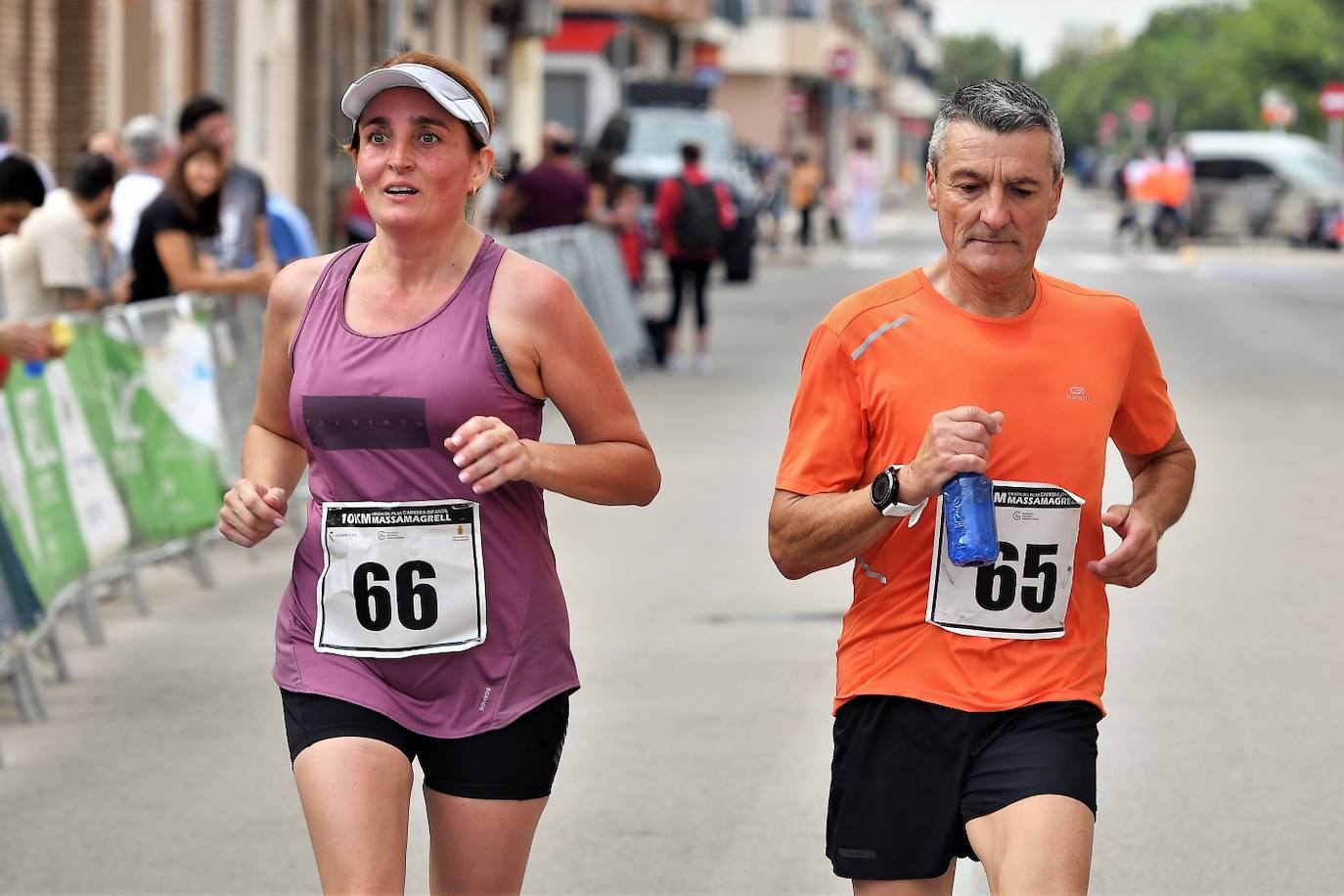 Los corredores en la 10K de Massamagrell.