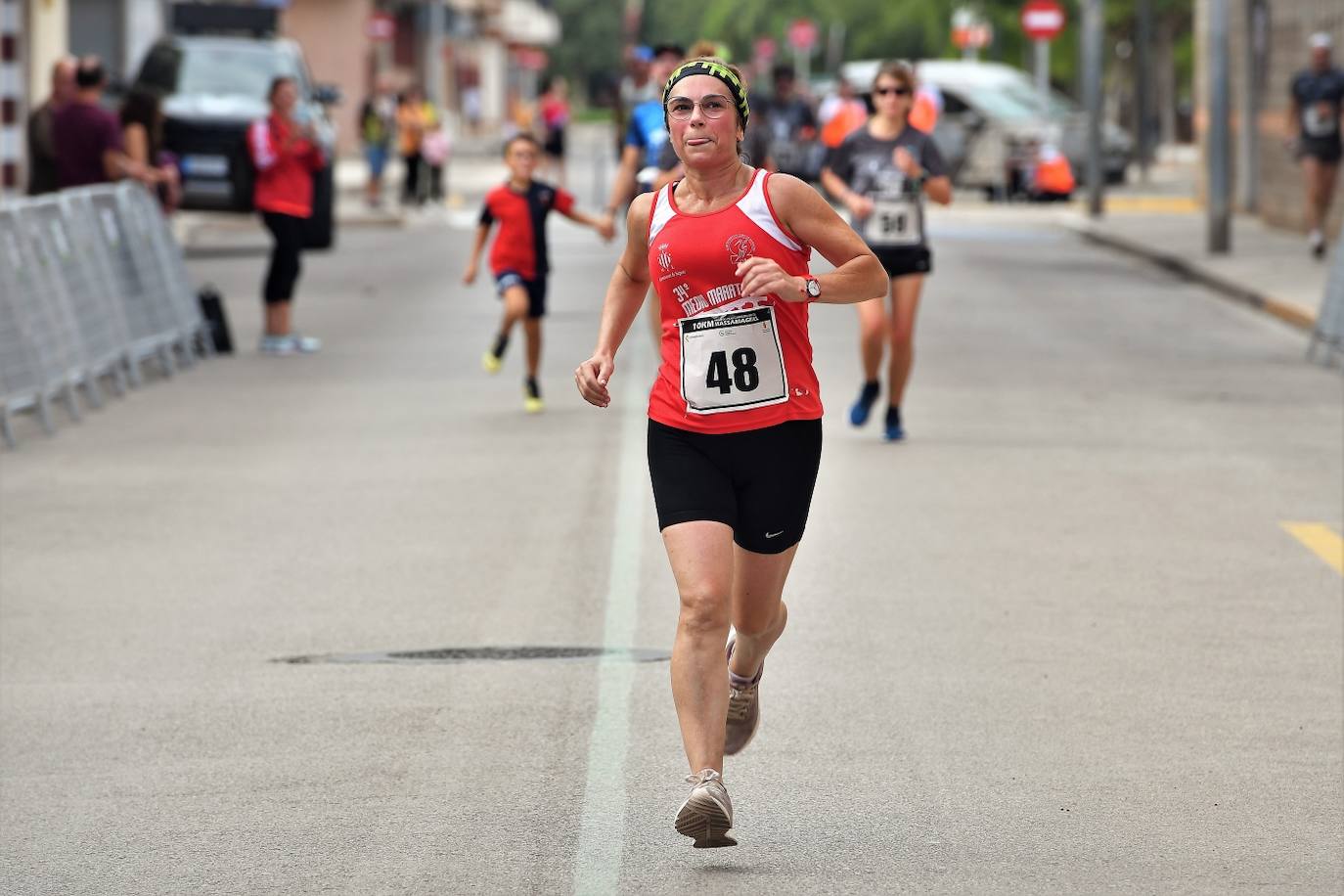 Los corredores en la 10K de Massamagrell.