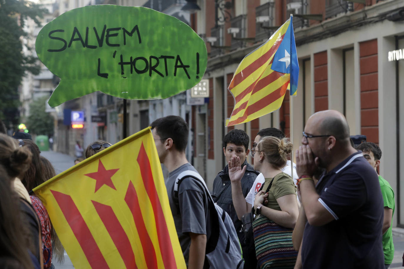 Fotos: Manifestaciones en Valencia por el 9 d&#039;Octubre 2022