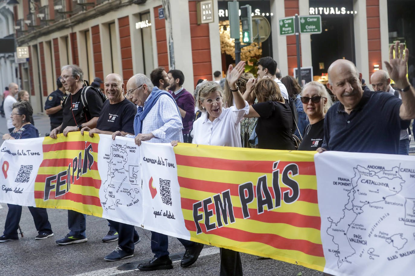 Fotos: Manifestaciones en Valencia por el 9 d&#039;Octubre 2022