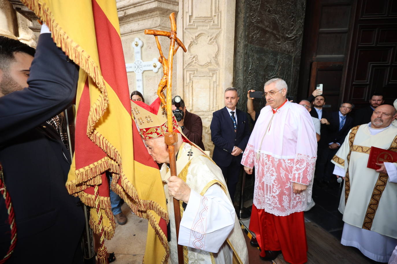 El cardenal Antonio Cañizares preside el acto en la Catedral de Valencia.