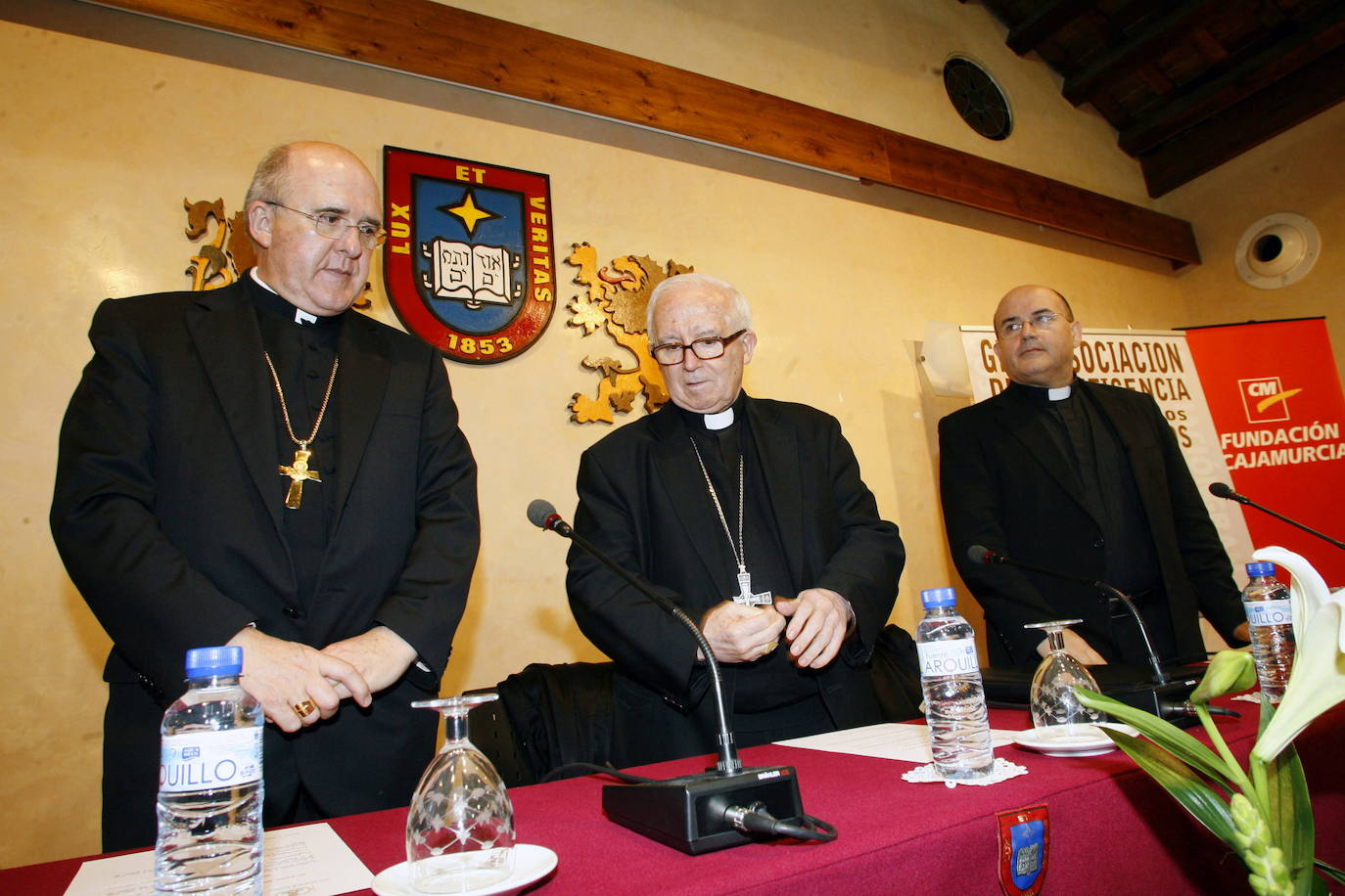 Enero de 2010. El cardenal Antonio Cañizares, junto a Carlos Osoro.