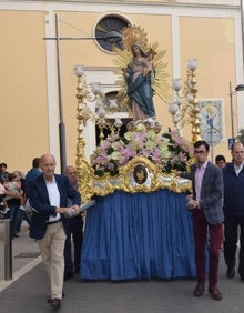 Imagen secundaria 2 - Los premiados en el concurso de allipebre y en las distinciones, y la passejada. 