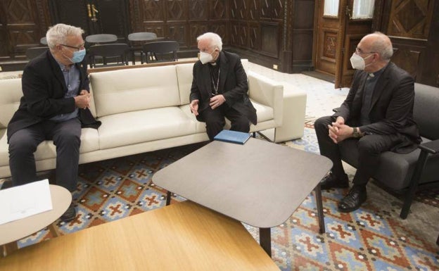 Reunión del arzobispo Antonio Cañizares, con el alcalde de Valencia, Joan Ribó. 