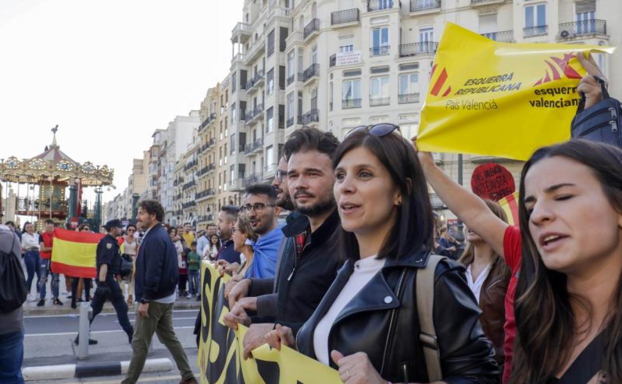 Rufián y miembros de ERC, en la manifestación del domingo en la que también participó Morera. 