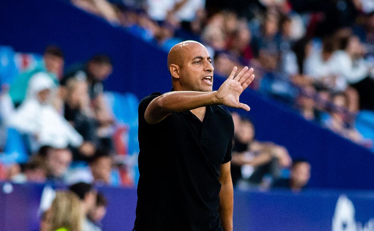 Levante UD: Nafti | Nafti dirige la sesión en Buñol a la espera de resolver su futuro