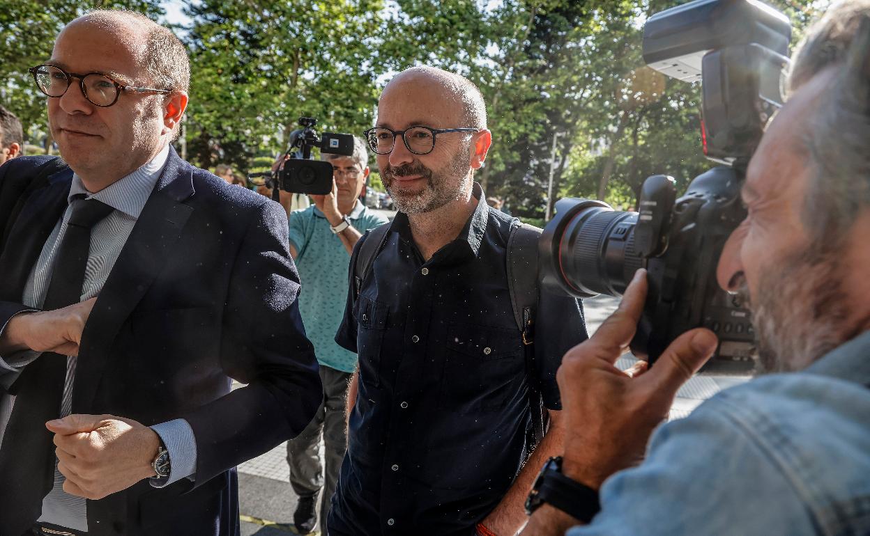 Francis Puig, antes de declarar en la Ciudad de la Justicia de Valencia. 