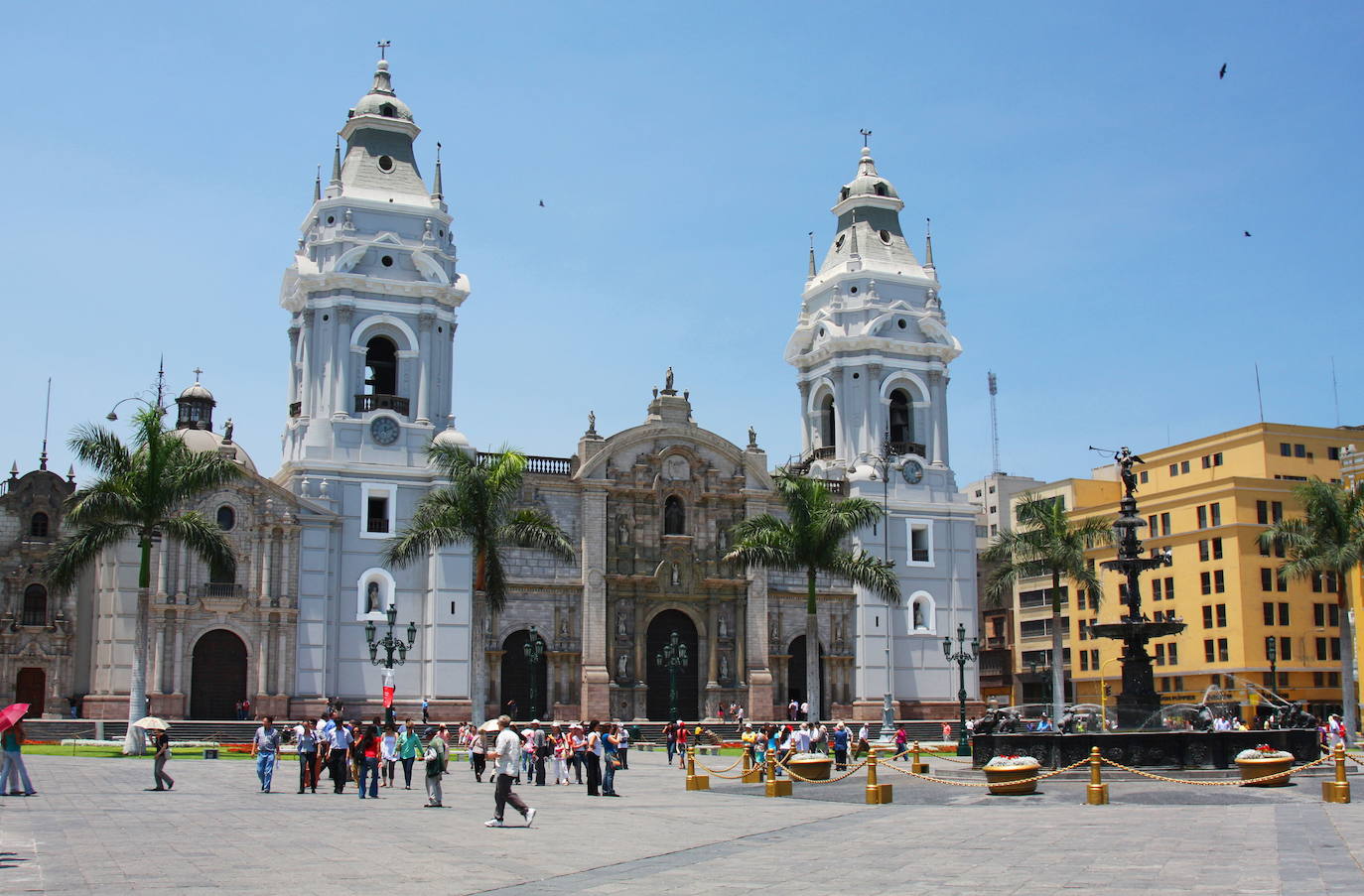 Además, el Centro Histórico de la ciudad es en sí mismo Patrimonio de la Humanidad de la UNESCO. Cuando estés aquí, asegúrate de ver algunos de los más de 1.500 balcones que hay en Lima, construidos entre los siglos XVI y XIX, y que hacen un guiño a la conquista de América Latina por parte de España. Y, para los que no les importe viajar, Lima no está demasiado lejos del sitio más famoso de Perú, Patrimonio de la UNESCO, Machu Picchu, que sin duda hay que tachar de la lista de deseos.