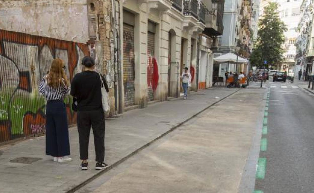 Zona verde de aparcamiento para residentes, en el barrio de Ruzafa. 