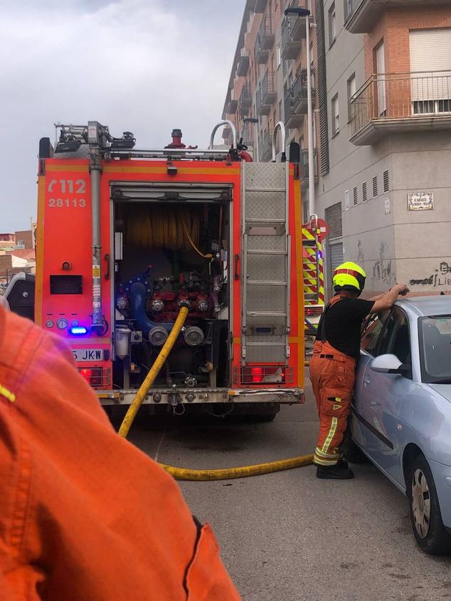 Fotos: Incendio en un garaje en Alboraya (16/10/2022)