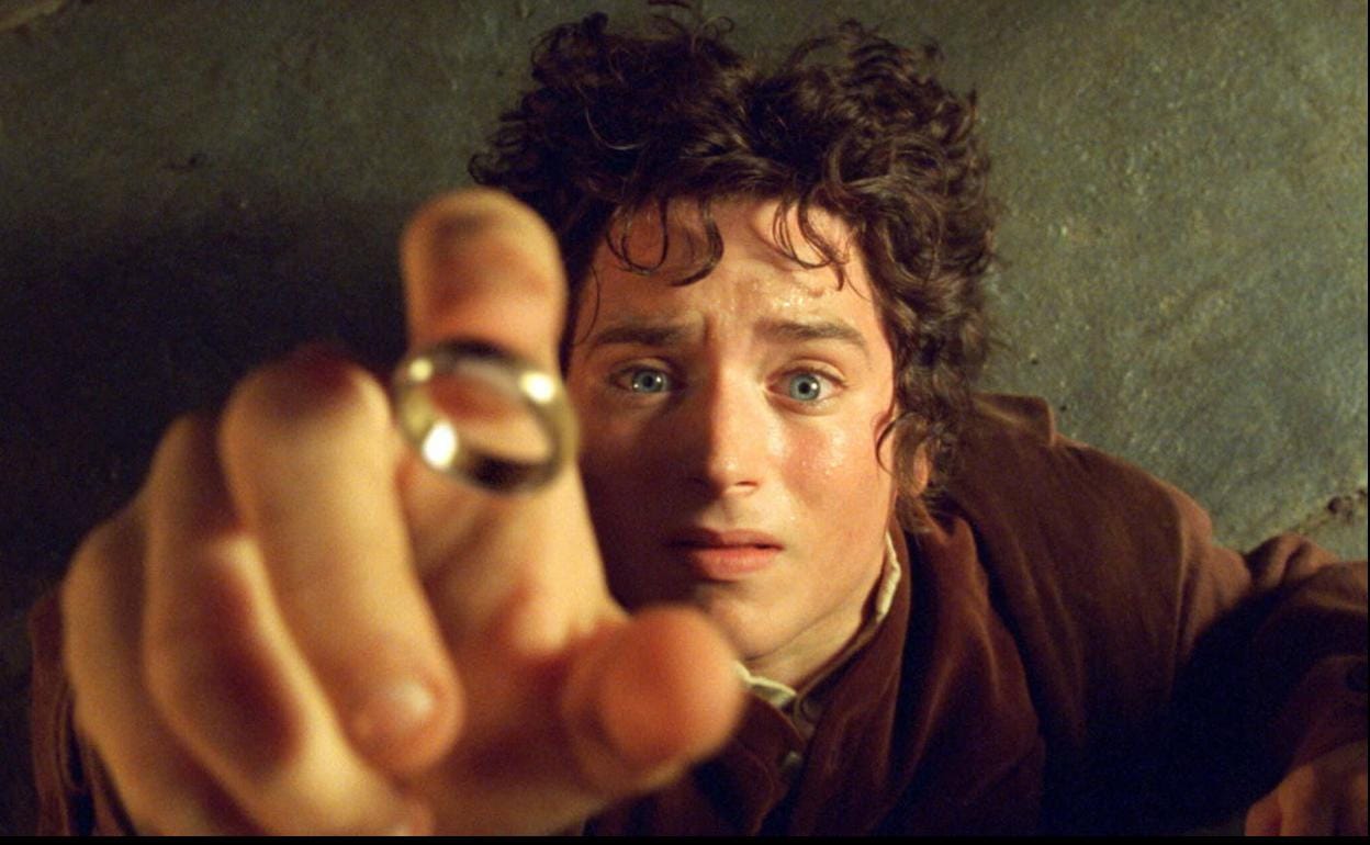 El señor de los anillos, ¿Cuántos anillos hay y qué pone en el anillo de  Sauron?