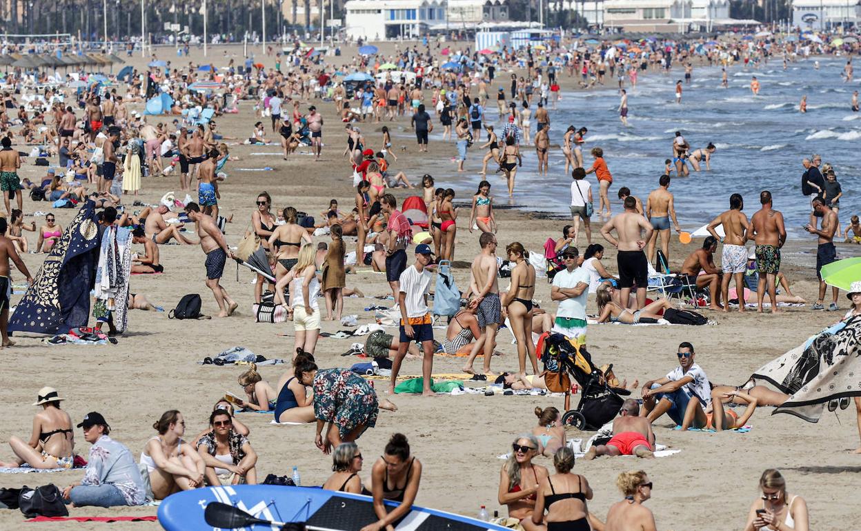 Playa de la Malvarrosa durante la jornada de hot. 