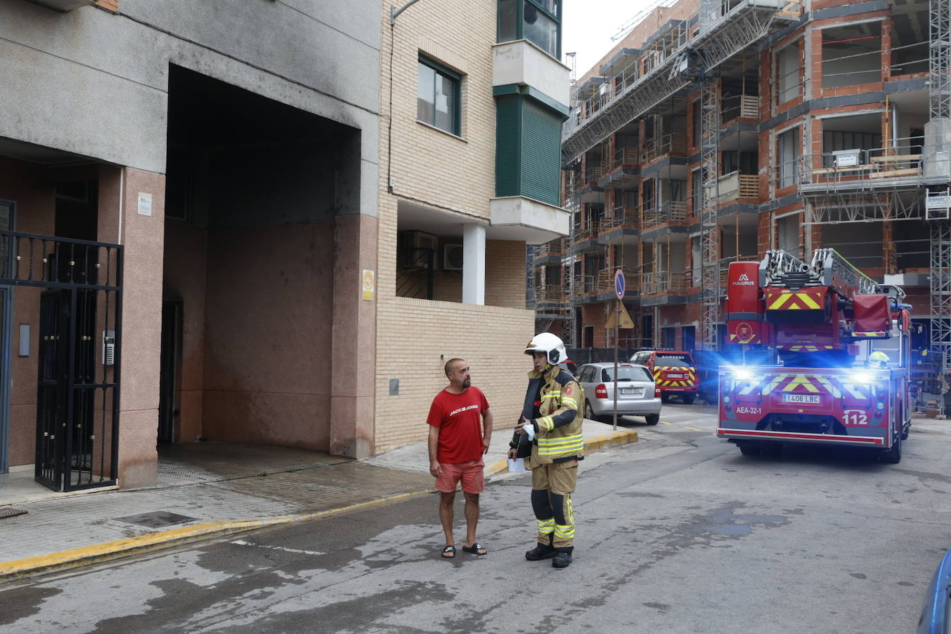 Fotos: Incendio en un garaje en Alboraya (16/10/2022)