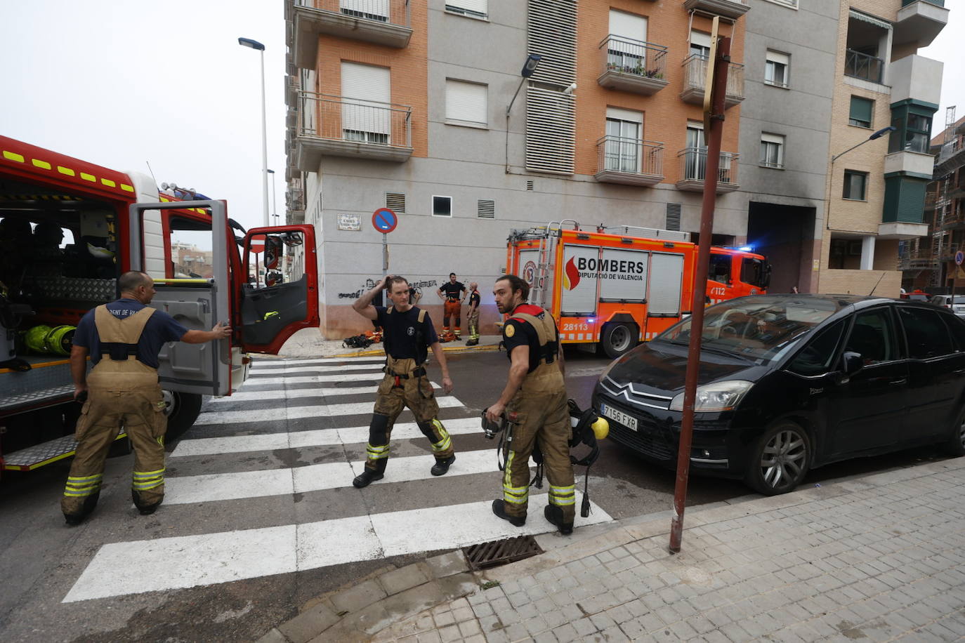 Fotos: Incendio en un garaje en Alboraya (16/10/2022)