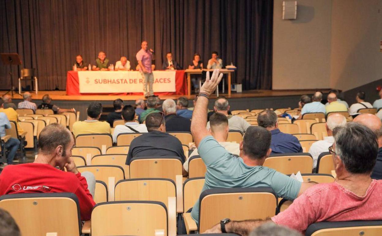 La subasta celebrada en el casa de la cultura. 