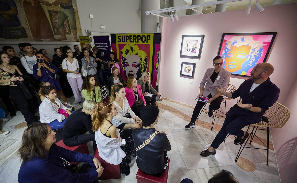 El Clec Fashion Festival se presentó ayer en la exposición de Andy Warhol del Ateneo. 