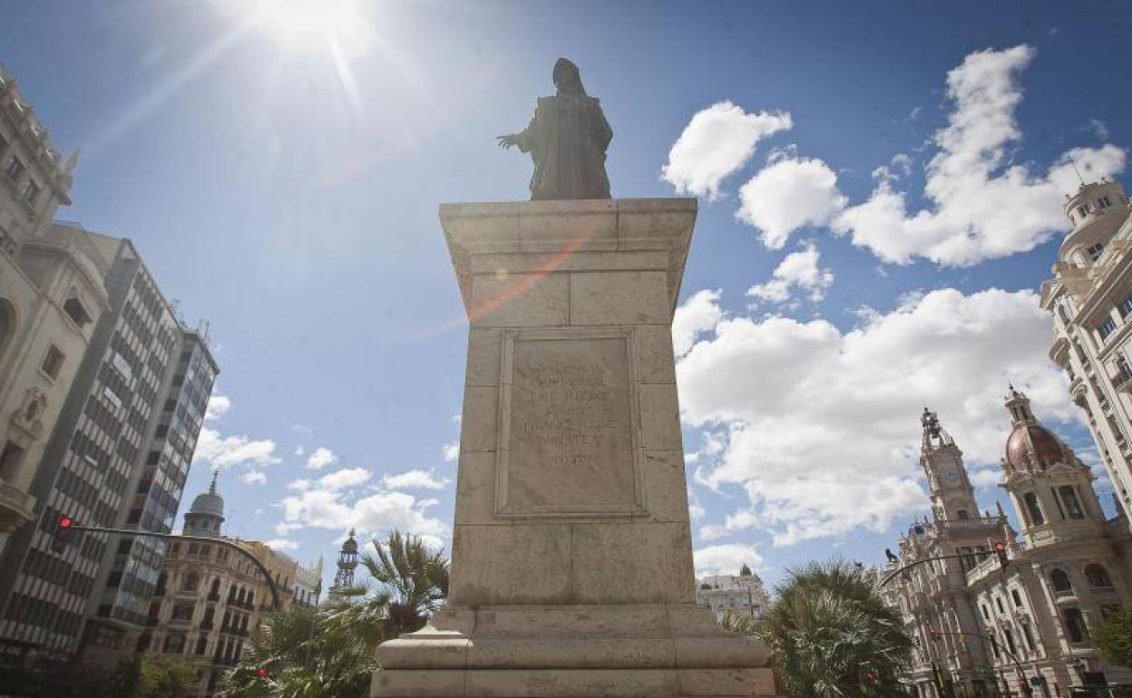 Estatua Francesc de Vinatea.