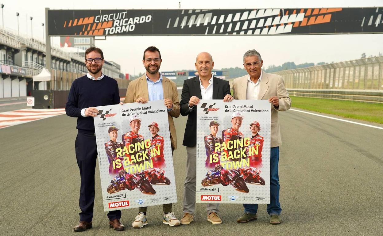 Pablo Balanzá, Ximo López Camps, Gonzalo Gobert y Carmelo Fernández en la presentación del Cartel oficial del Gran Premio. 