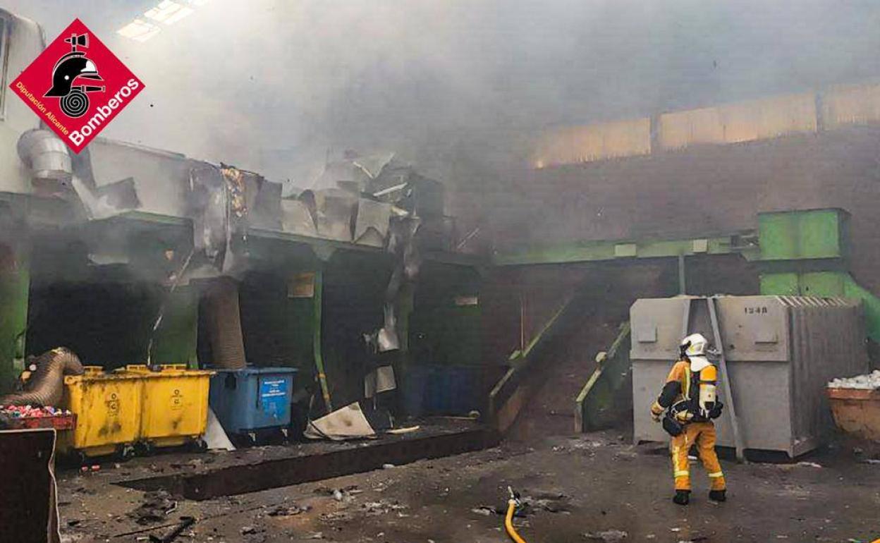 Imagen de la nave donde se ha producido la explosión este jueves. 