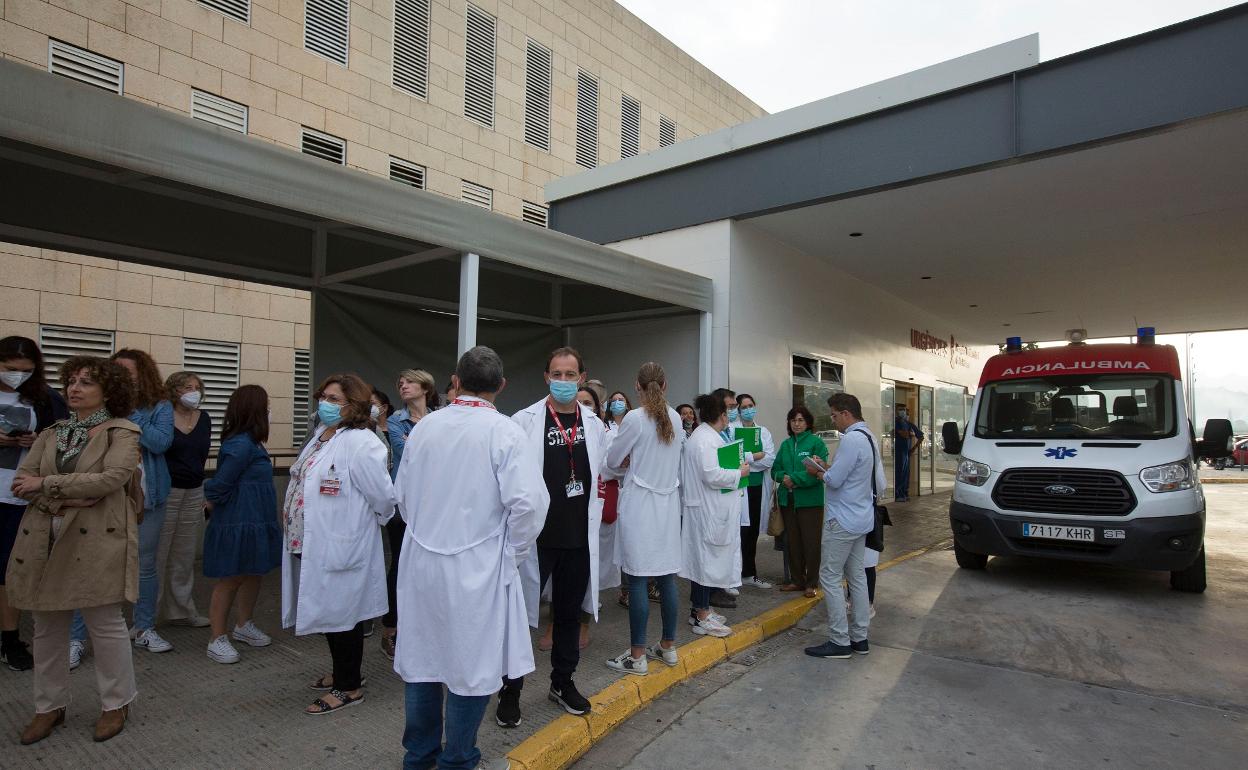 Protesta de los trabajadores del Hospital de la Ribera. 