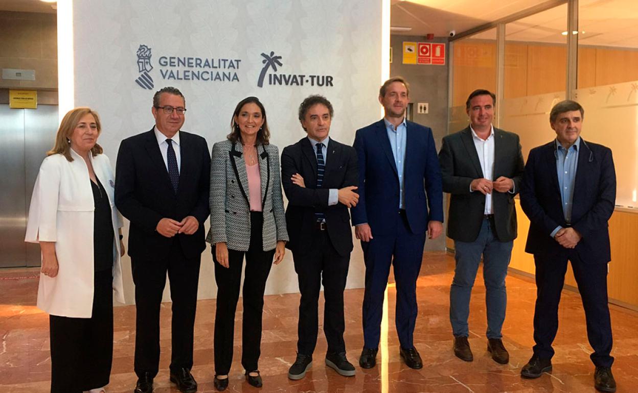 Benidorm: La ministra de Industria, Comercio y Turismo ha suscrito el convenio de colaboración con la Generalitat en la capital turística | La Plataforma Inteligente de Destino de Benidorm inicia la andadura final para su puesta en marcha