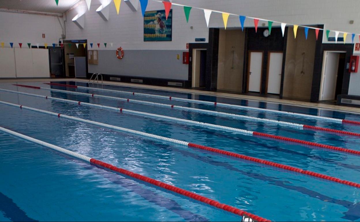 La UA cierra la piscina tras detectar una bacteria peligrosa en el agua