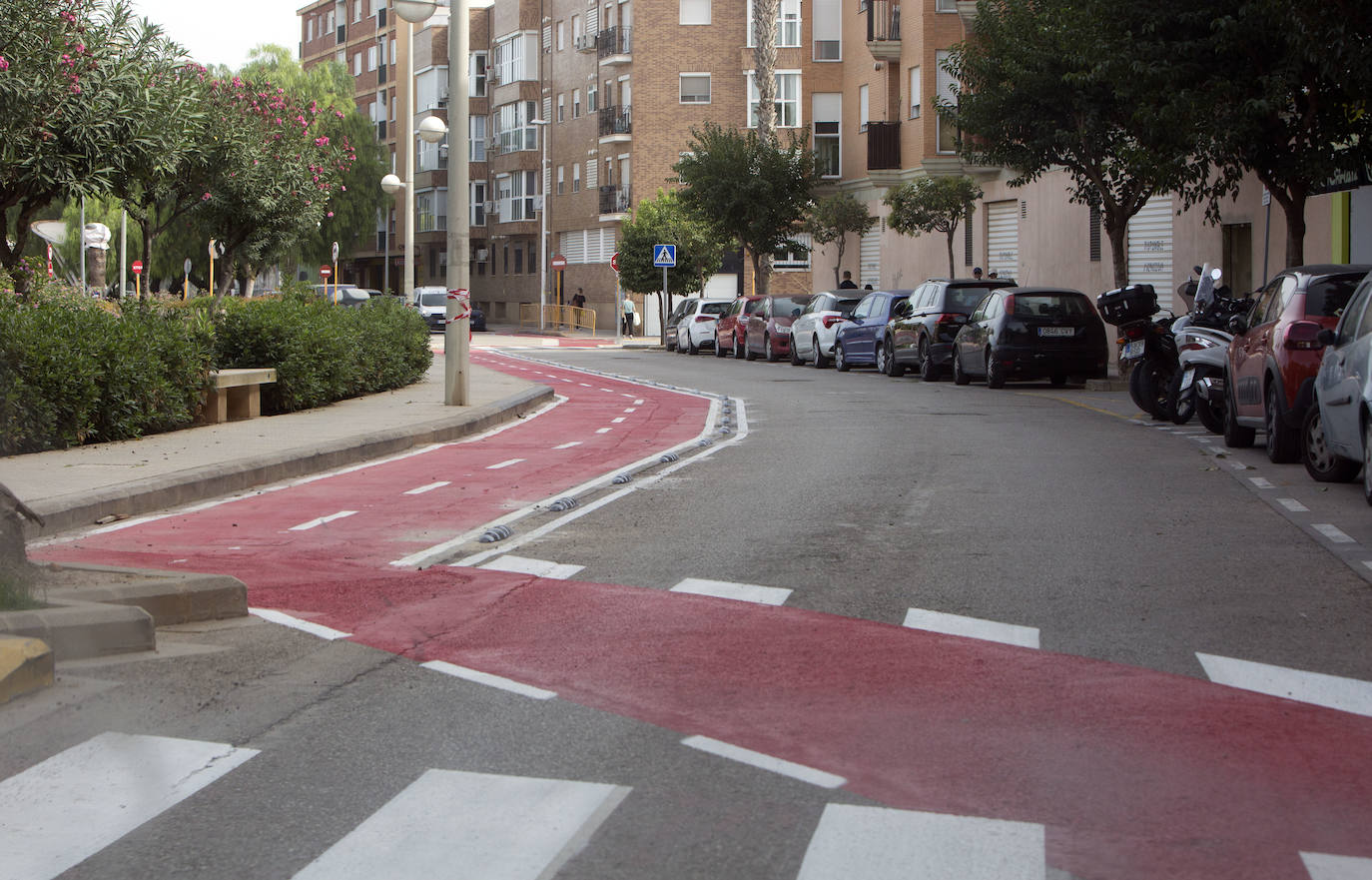 Fotos: Así es el tramo más surrealista del carril bici de Paiporta