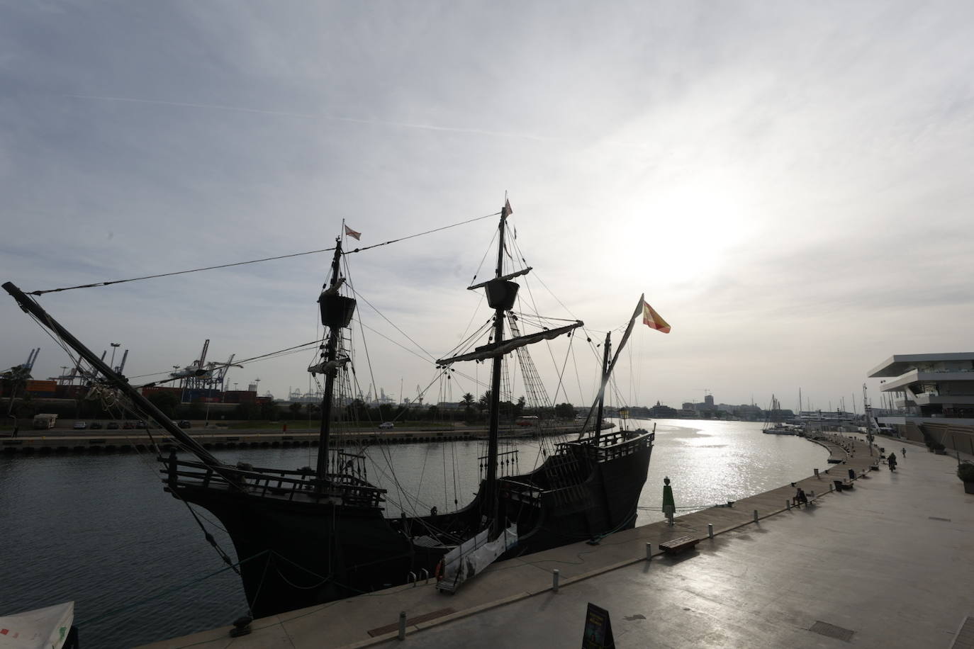 Fotos: La Nao Victoria, el Galeón Andalucía y el Pascual Flores atracan en Valencia