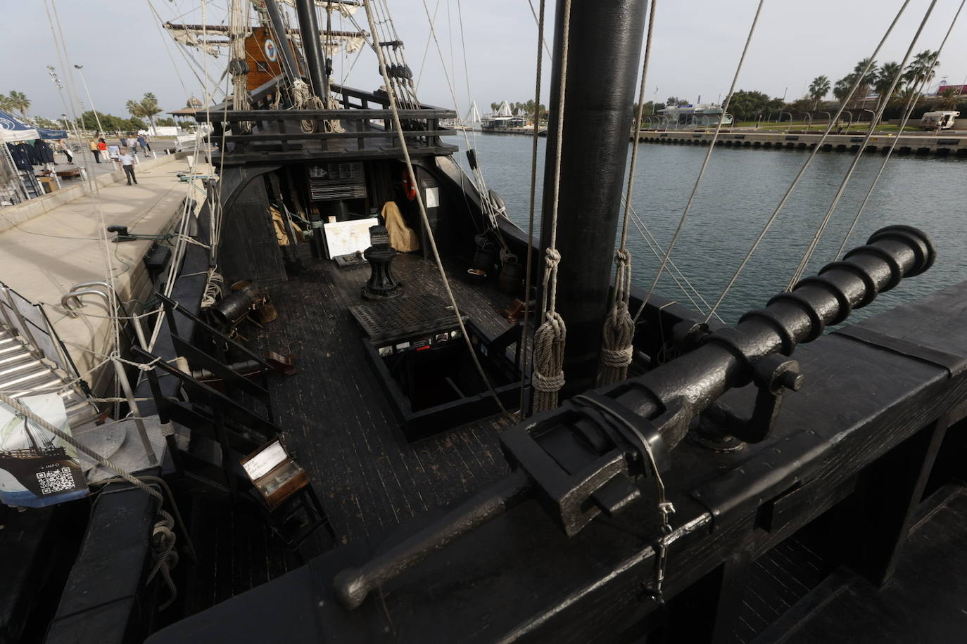 Fotos: La Nao Victoria, el Galeón Andalucía y el Pascual Flores atracan en Valencia