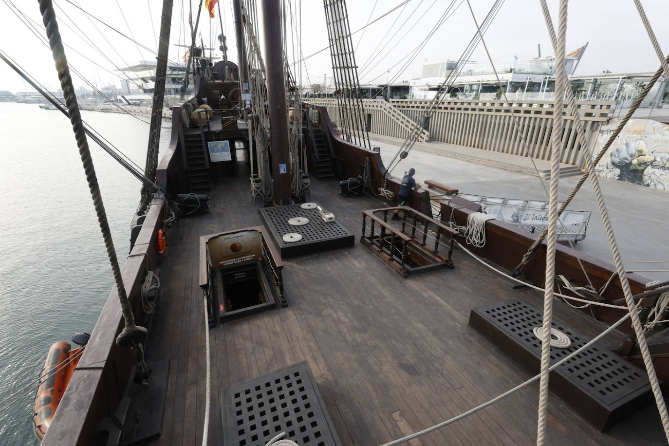 Fotos: La Nao Victoria, el Galeón Andalucía y el Pascual Flores atracan en Valencia